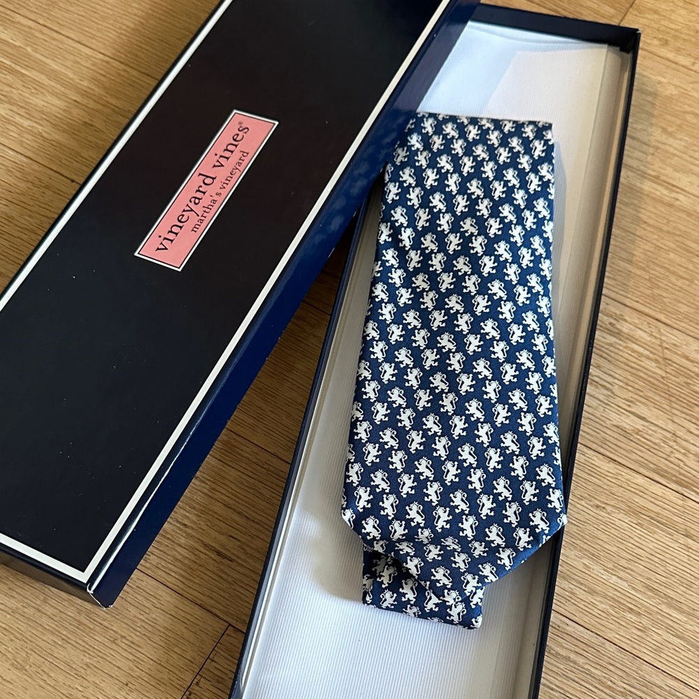 Vineyard Vines Navy Silk Tie with Cream Lion Motif